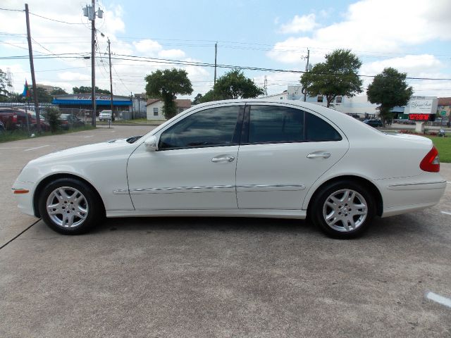 Mercedes-Benz E-Class 2007 photo 23