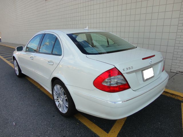 Mercedes-Benz E-Class 2007 photo 1