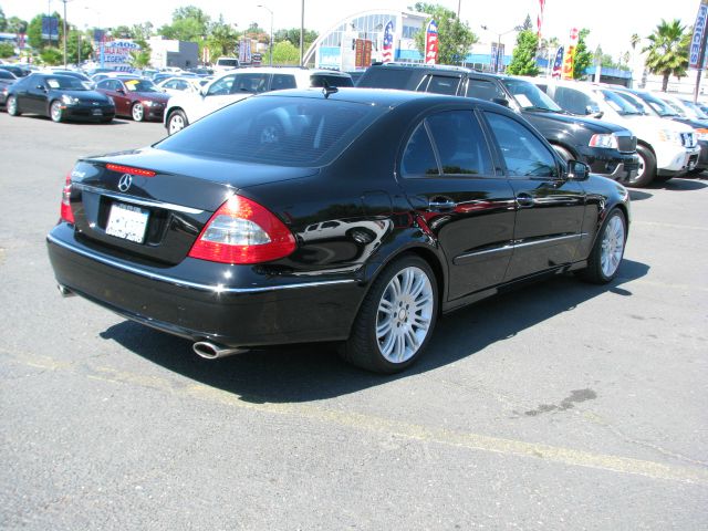 Mercedes-Benz E-Class 2008 photo 27