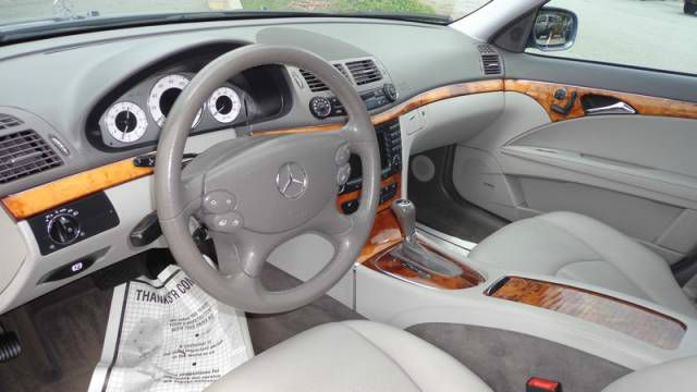 Mercedes-Benz E-Class 2008 photo 13