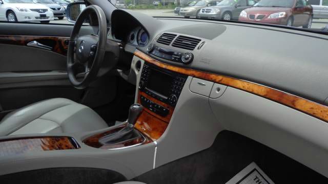 Mercedes-Benz E-Class 2008 photo 14