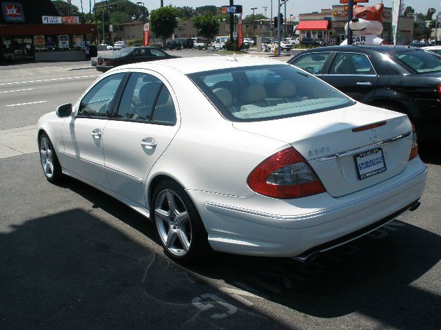 Mercedes-Benz E-Class 2009 photo 3