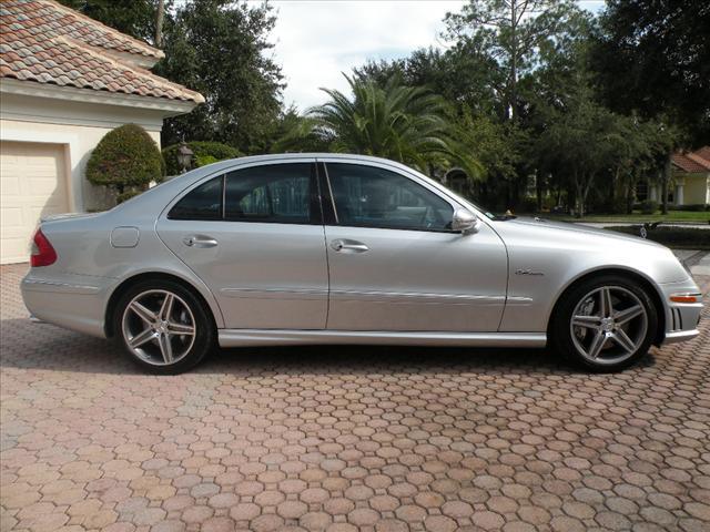 Mercedes-Benz E-Class 2009 photo 2