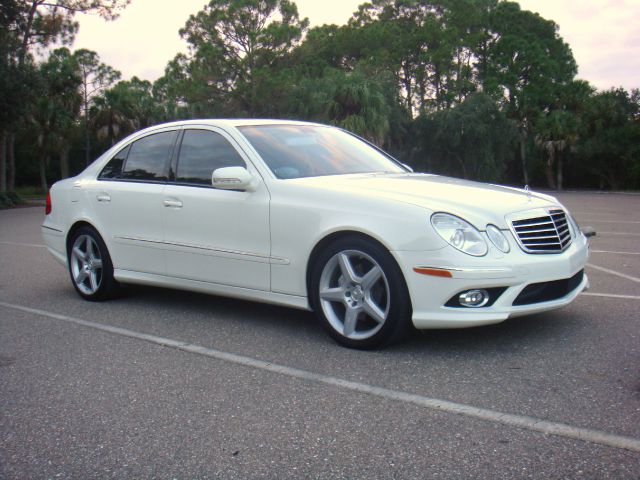 Mercedes-Benz E-Class 2009 photo 2