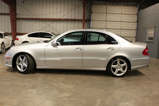 Mercedes-Benz E-Class 2009 photo 1