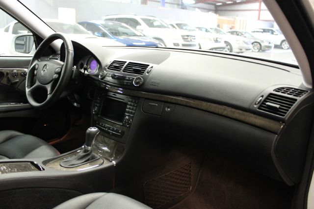 Mercedes-Benz E-Class 2009 photo 21