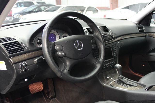 Mercedes-Benz E-Class 2009 photo 22