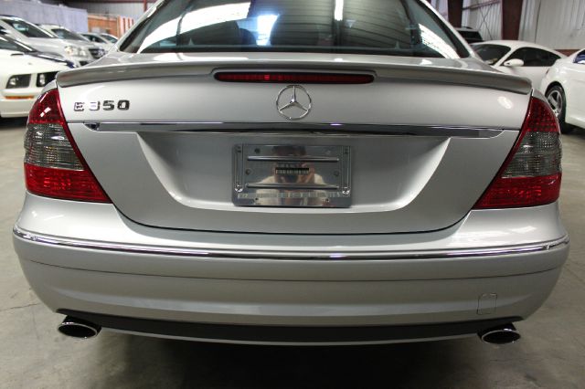 Mercedes-Benz E-Class 2009 photo 24