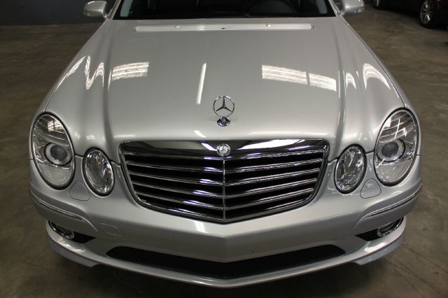 Mercedes-Benz E-Class 2009 photo 28