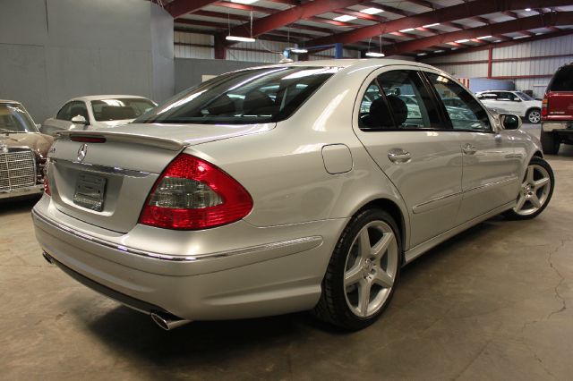 Mercedes-Benz E-Class 2009 photo 29