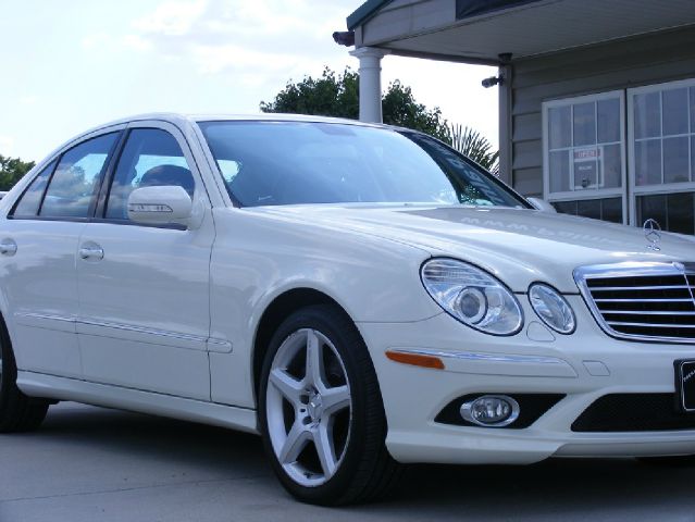 Mercedes-Benz E-Class 2009 photo 1