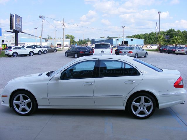 Mercedes-Benz E-Class 2009 photo 3