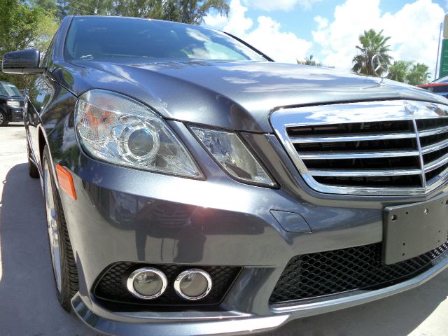 Mercedes-Benz E-Class 2010 photo 2