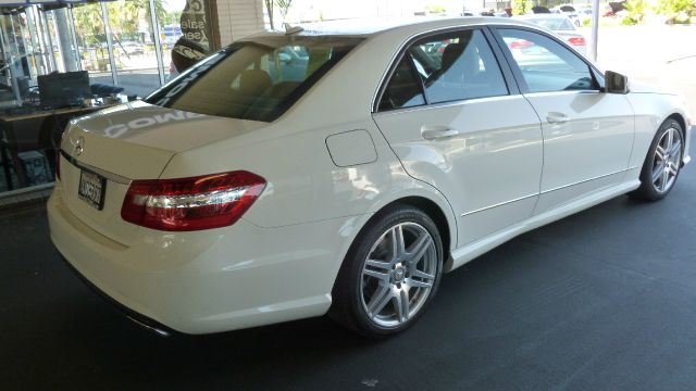 Mercedes-Benz E-Class 2010 photo 11