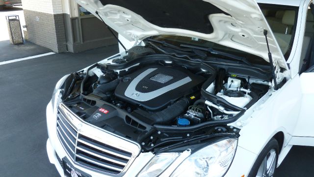 Mercedes-Benz E-Class 2010 photo 20