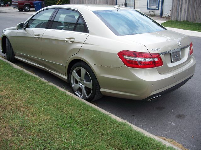 Mercedes-Benz E-Class 2010 photo 2