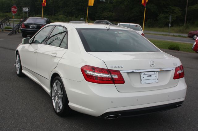 Mercedes-Benz E-Class 2010 photo 2