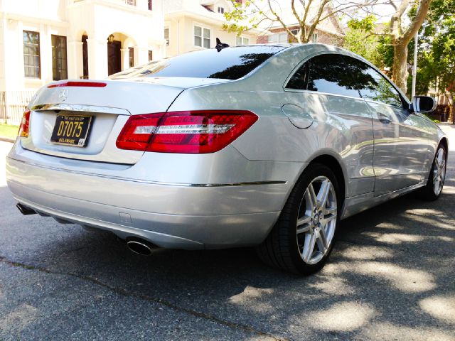 Mercedes-Benz E-Class 2010 photo 3