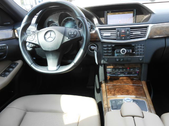 Mercedes-Benz E-Class 2010 photo 8