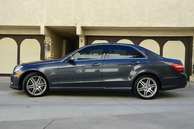 Mercedes-Benz E-Class 2010 photo 1