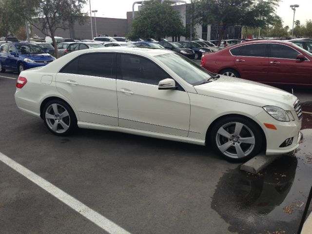 Mercedes-Benz E-Class 2010 photo 2