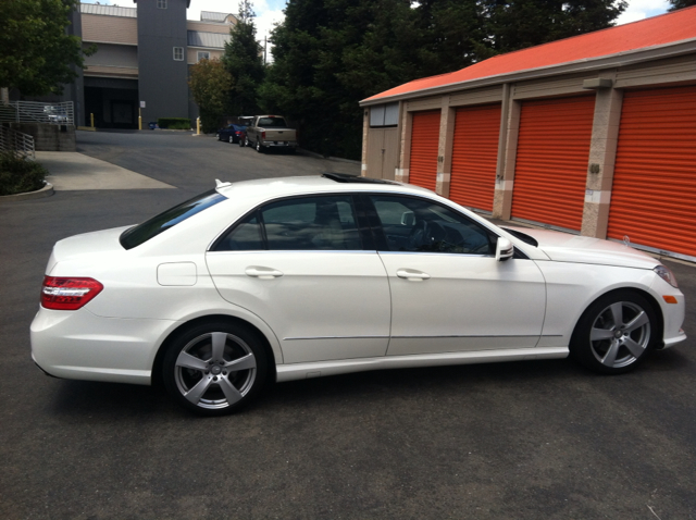 Mercedes-Benz E-Class 2010 photo 2