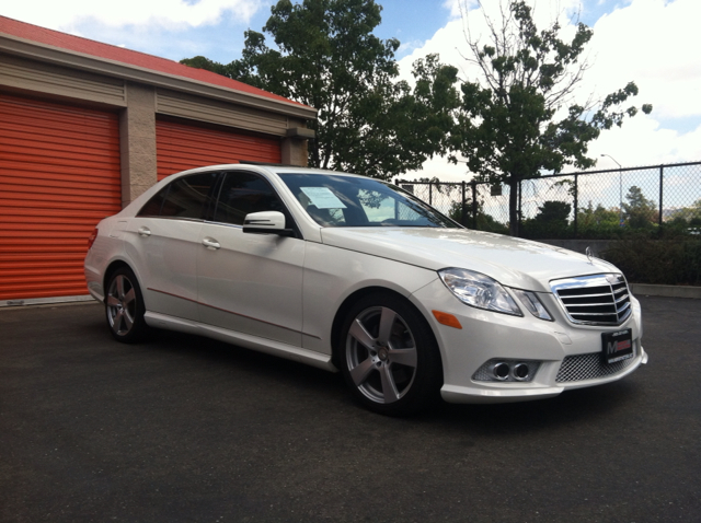 Mercedes-Benz E-Class 2010 photo 28