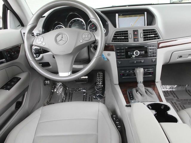 Mercedes-Benz E-Class 2010 photo 29