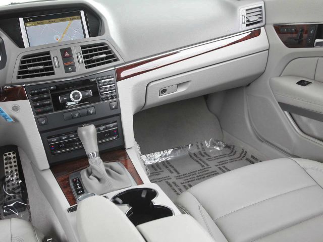 Mercedes-Benz E-Class 2010 photo 9