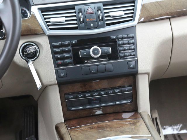 Mercedes-Benz E-Class 2010 photo 18