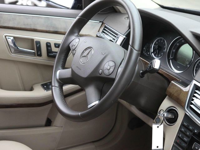 Mercedes-Benz E-Class 2010 photo 25