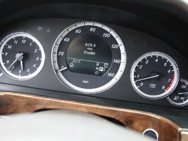 Mercedes-Benz E-Class 2010 photo 26