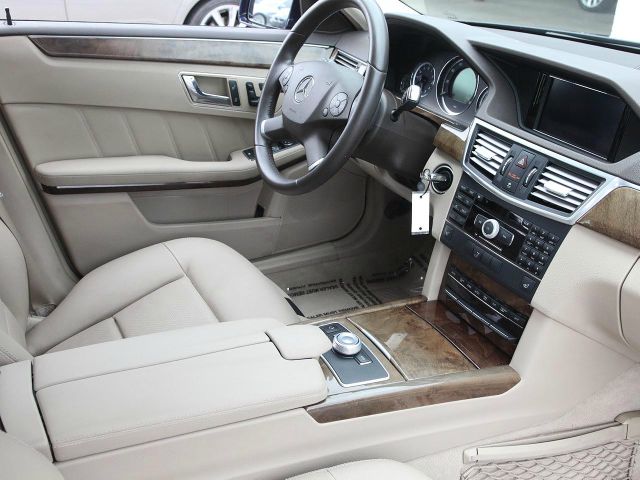 Mercedes-Benz E-Class 2010 photo 34