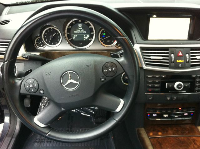 Mercedes-Benz E-Class 2010 photo 16