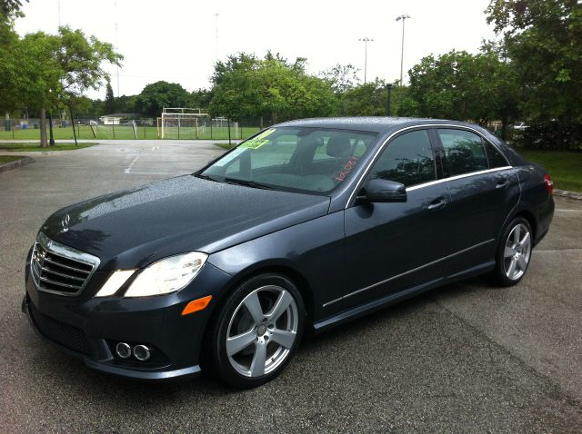 Mercedes-Benz E-Class 2010 photo 20