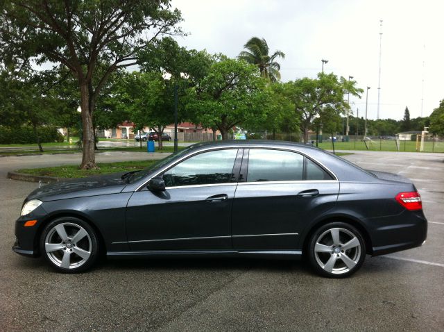 Mercedes-Benz E-Class 2010 photo 22