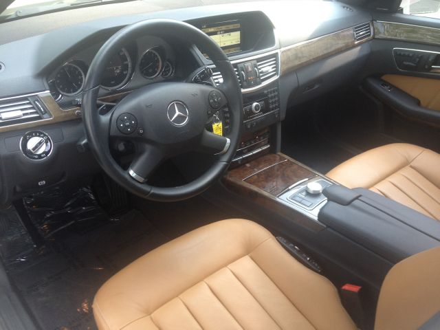 Mercedes-Benz E-Class 2010 photo 19