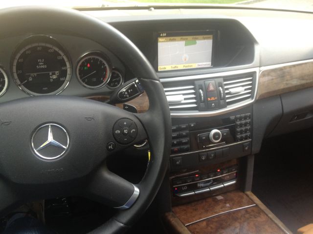 Mercedes-Benz E-Class 2010 photo 35