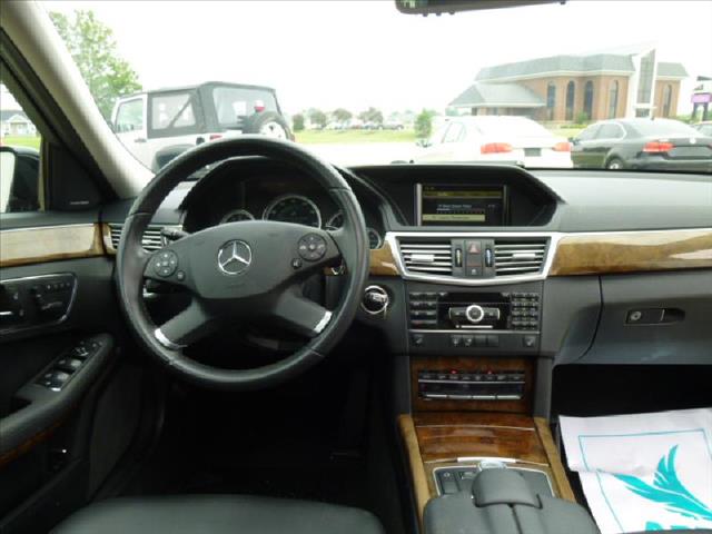 Mercedes-Benz E-Class 2010 photo 23