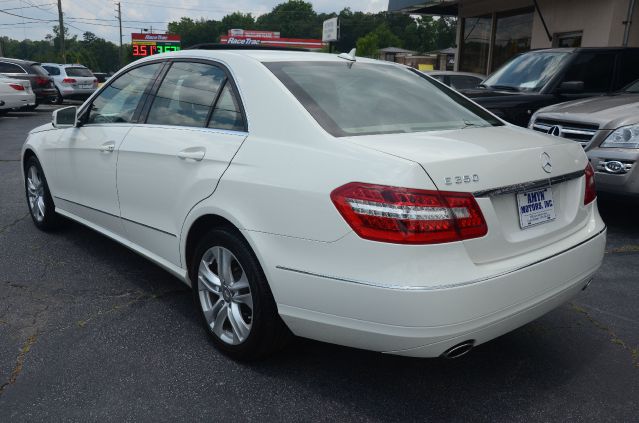 Mercedes-Benz E-Class 2010 photo 3