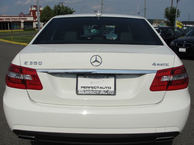 Mercedes-Benz E-Class 2010 photo 3