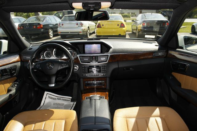 Mercedes-Benz E-Class 2010 photo 39