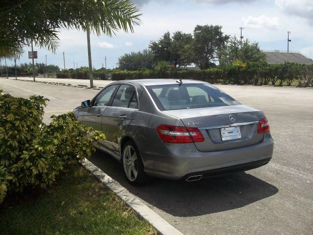 Mercedes-Benz E-Class 2011 photo 2