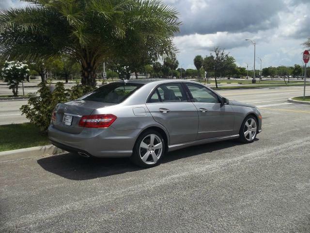 Mercedes-Benz E-Class 2011 photo 3