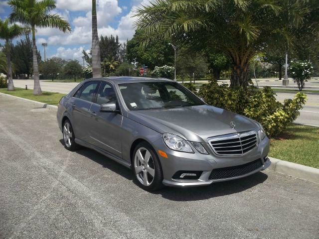 Mercedes-Benz E-Class 2011 photo 4