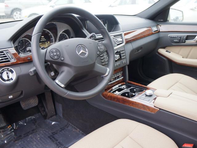Mercedes-Benz E-Class 2012 photo 20