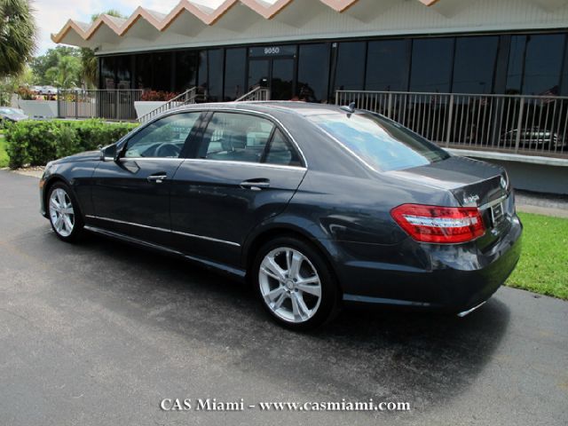 Mercedes-Benz E-Class 2013 photo 2