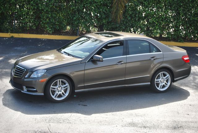 Mercedes-Benz E-Class 2013 photo 1