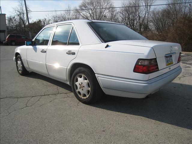 Mercedes-Benz E Class 1994 photo 2