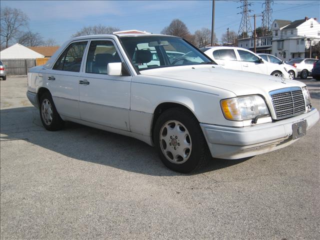 Mercedes-Benz E Class 1994 photo 4